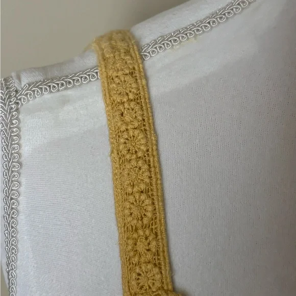 American Eagle Yellow Eyelet Cropped Tank Size S - Picture 3 of 8